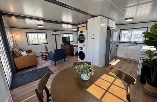 Monahans Appartement | After-Hours Bliss: Cozy BoxHouse for Relaxation, Monahans, TX