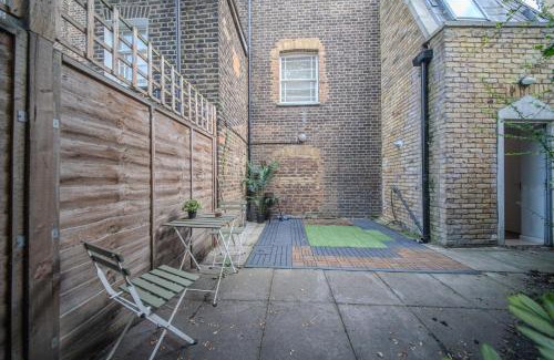 Cantelowes Appartement | Agar Villa 2BR Home with Garden & Hot Tub