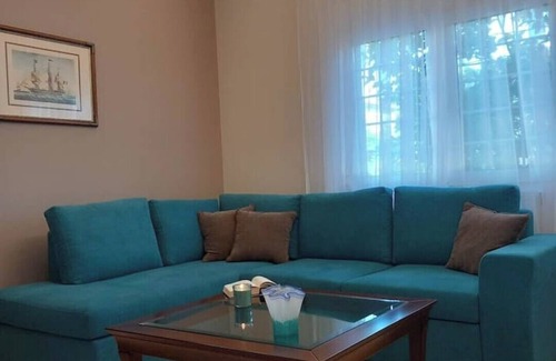 Volos City Centre Maison | Aggeliki's Place Detached Home With Yard/parking