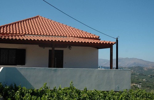 Tsourouniana Cottage | Aggeliki's traditional cottage in Topolia