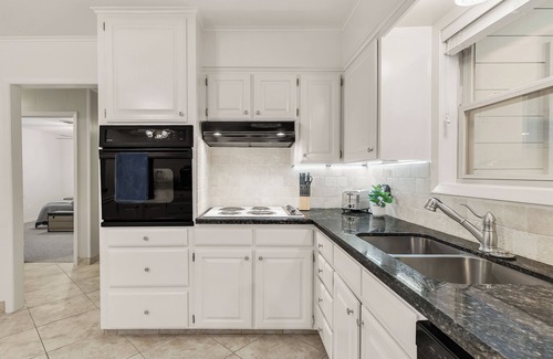 College Station Maison | Aggie Game Day Retreat - Sleeps 12, Less Than 2 Miles to Kyle Field