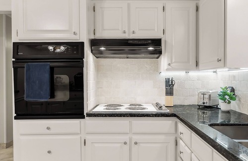 College Station Maison | Aggie Game Day Retreat - Sleeps 12, Less Than 2 Miles to Kyle Field