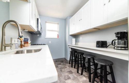 Central Northside Appartement | - AGH Walkable - Free Parking - Washer & Dryer -