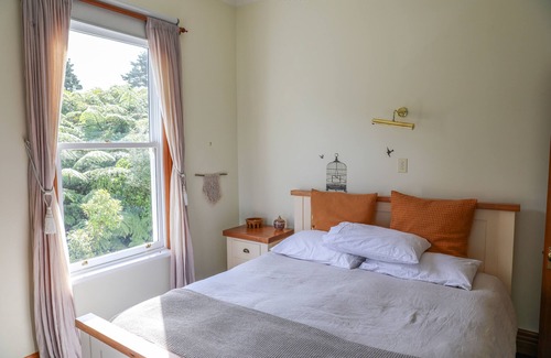 Horokiwi Autre | Agnes House ~ Executive Rural Retreat in the city