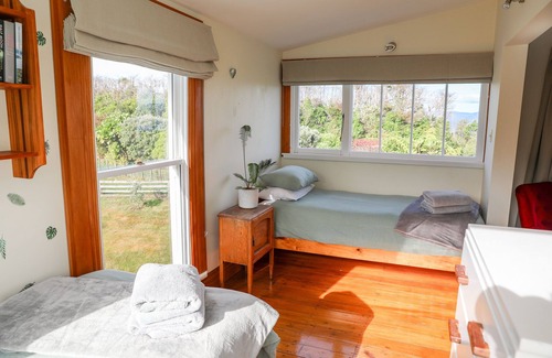 Horokiwi Autre | Agnes House ~ Executive Rural Retreat in the city