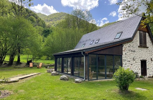 Aulus-les-Bains Maison | Agouadis barn and mini golf course
