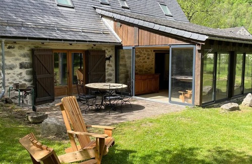 Aulus-les-Bains Maison | Agouadis barn and mini golf course