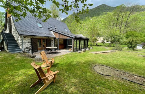 Aulus-les-Bains Maison | Agouadis barn and mini golf course