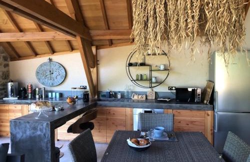 Thegra Lit Et Petit-Déjeuner | agréable chambre d hôte avec piscine et jacuzzi