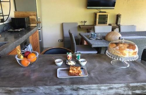 Thegra Lit Et Petit-Déjeuner | agréable chambre d hôte avec piscine et jacuzzi