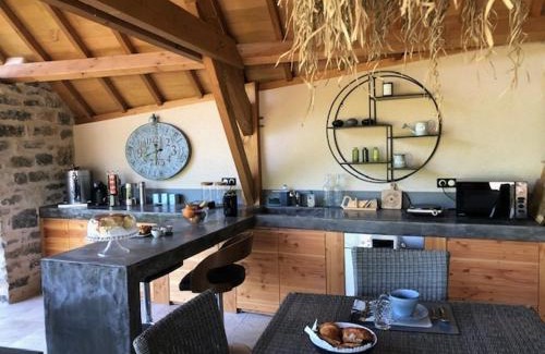 Thegra Lit Et Petit-Déjeuner | agréable chambre d hôte avec piscine et jacuzzi
