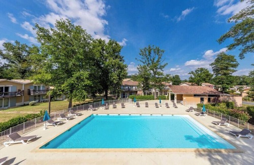 Barbaste Appartement | Agréable duplex équipé au Domaine d'Albert avec piscine privé,