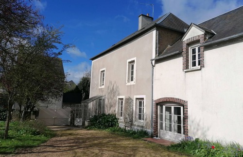 Fresnay-sur-Sarthe Maison | Agréable maison dans belle cité de caractère.