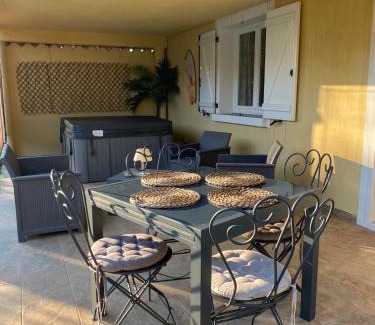 Cervione Appartement | Agréable rez de jardin avec Piscine et Jacuzzi