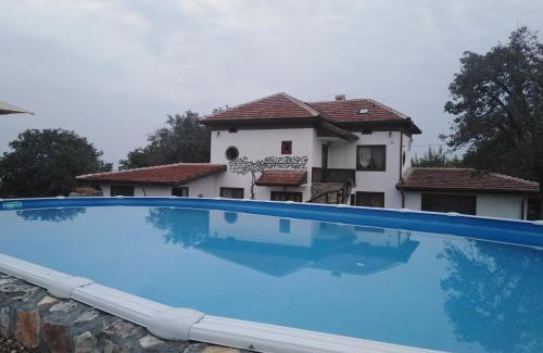 Devetaki Maison | Agriturismo Пицути