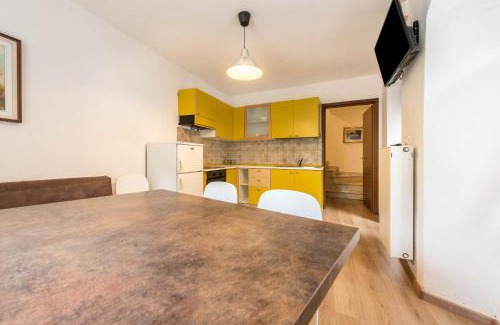 Canale di Tenno Appartement | Agriturismo Al Gallo Nero Giallo