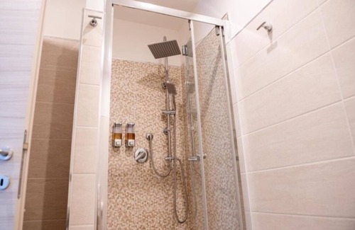 Bagnolo Piemonte Autre | Agriturismo Cà del Clat (Quadruple Room with Private Bathroom)