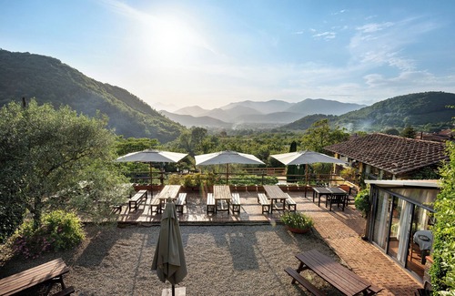 Fisciano Appartement | Ferme 'Camera Matrimoniale Con Giardino' avec vue sur les montagnes, piscine partagée et Wi-Fi