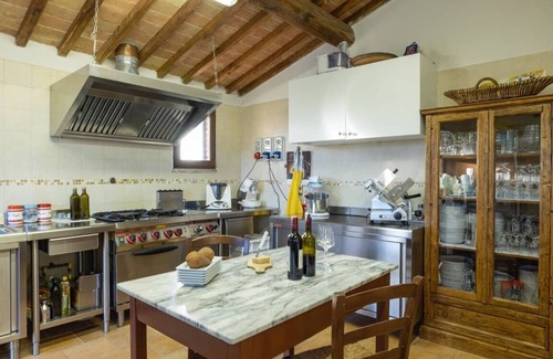 Monteroni d'Arbia Villa | Vacances pour la détente dans le pays Sienne. Il est possible de manger le tipicol alimentaire