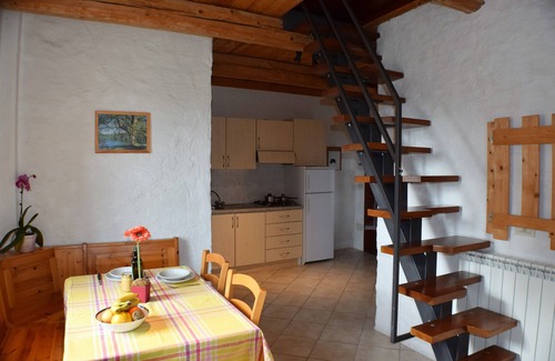 Pergola Appartement | Agriturismo Vecchia Quercia - Appartement "Bellisio" jusqu'à 5 personnes