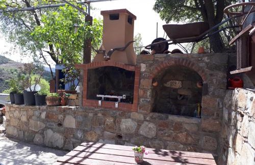 Politiko Maison | Agrompelo House