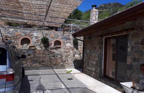 Politiko Maison | Agrompelo House