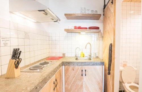 Morong Appartement | AGTA Nest Loft in Subic Bay with Self-Serve Breakfast - WiFi, Monkeys, Pet Friendly with a Fee