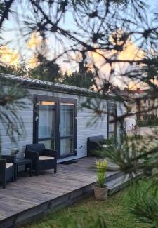Ostrowo Maison | "AGUŚ" Komfortowe i nowczesne domki w cichej okolicy niedaleko plaży