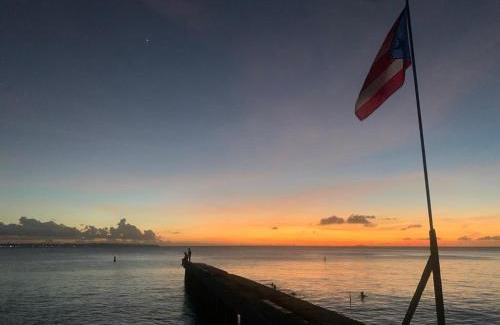 Borinquen Appartement | Aguadilla Surfers Lair apt with AC Wifi 8 minute walk to Crashboat beach