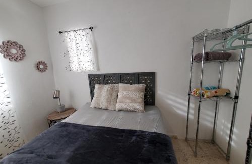 Borinquen Appartement | Aguadilla Surfers Lair apt with AC Wifi 8 minute walk to Crashboat beach