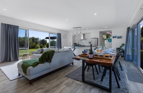Ahipara Maison | Ahipara Hideaway - Kaitaia Holiday Home