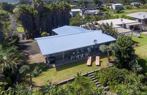 Ahipara Maison | Ahipara Surf Lodge (Absolute Beachfront!)
