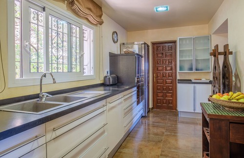 Siesta Villa | Villa climatisée avec vue sur mer, piscine salée, terrasses et Wi-Fi ; Parking disponible