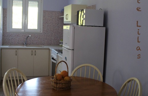 Valimitika Cottage | Aigion: Gîte dans orangeraie bio, agréé par l'Office Hellénique du Tourisme.