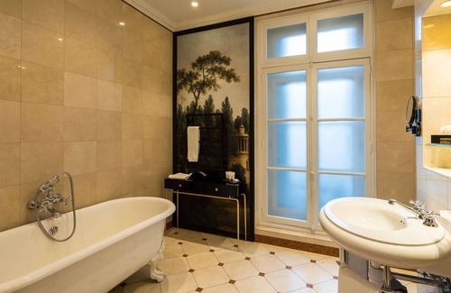 Fontainebleau Hôtel | Aigle Noir Hotel Fontainebleau - MGallery Collection