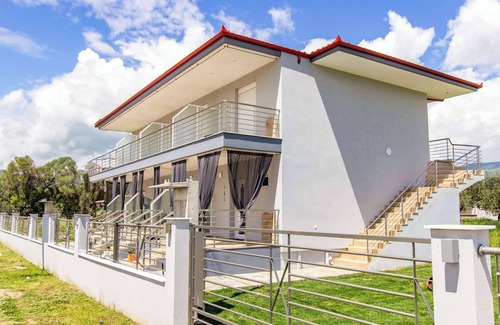 Vrasna Appartement | Aigli Garden Retreat, Cozy Escape Close to the Sea
