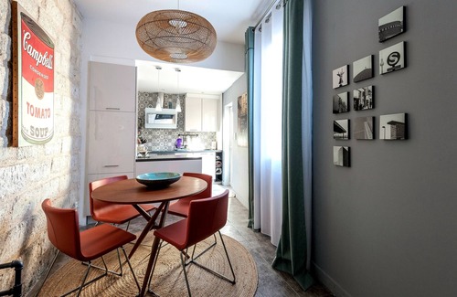 Aigues-Mortes Medieval City Appartement | Aigues Mortes, cœur des remparts, appart ancien rénové avec terrasse