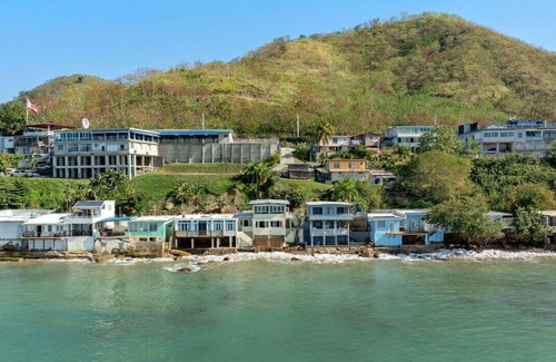 Caguabo Appartement | Aileen Beachfront Apartment