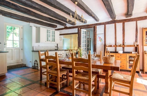 Saint-Pierre-de-Frugie Villa | Aillac Farmhouse - Quatre Chambres Villa, Couchages 11