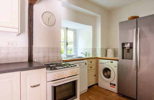 Saint-Pierre-de-Frugie Villa | Aillac Farmhouse - Quatre Chambres Villa, Couchages 11