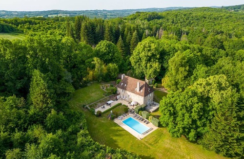 Saint-Pierre-de-Frugie Villa | Aillac Farmhouse - Quatre Chambres Villa, Couchages 11