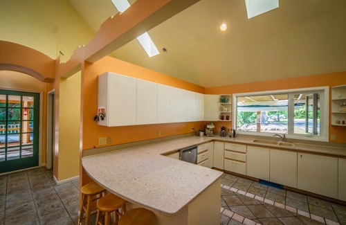 Kaslo Maison | Ainsworth Lakefront Getaway