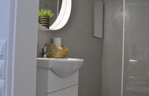 Agios Dimitrios Appartement | AIOLOS near metro Apartment in ALIMOS