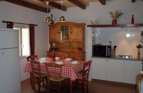 Saint-Julien-de-Crempse Maison | Climatisé tout confort, jardin, piscine privée et chauffée, animaux acceptés.