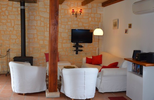 Saint-Julien-de-Crempse Maison | Climatisé tout confort, jardin, piscine privée et chauffée, animaux acceptés.