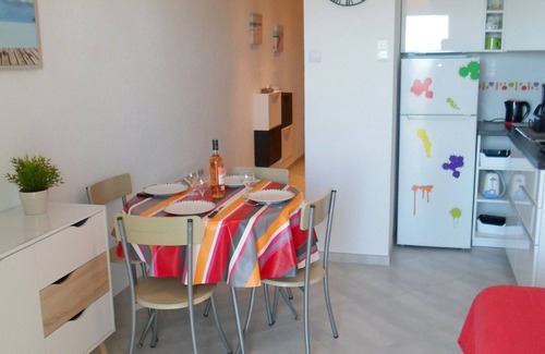Balaruc-les-Bains Appartement | Appartement climatisé proche des thermes avec balcon