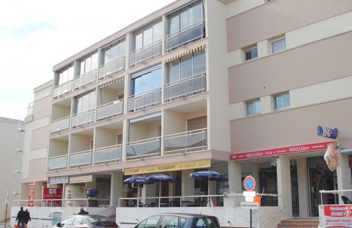 Balaruc-les-Bains Appartement | Appartement climatisé proche des thermes avec balcon