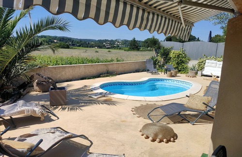Pont-Saint-Esprit Villa | villa climatisée piscine chauffée parking privé clôturé