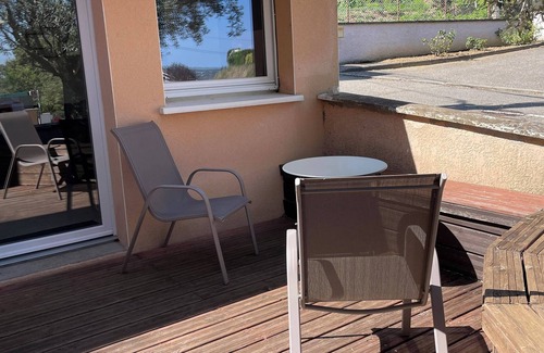Loire-sur-Rhone Appartement | Studio climatisé, indépendant avec terrasse privative