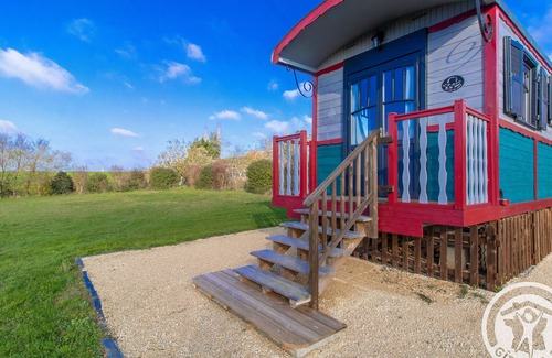 Saint-Hilaire-du-Bois Cottage | Roulotte climatisée avec piscine et jardin